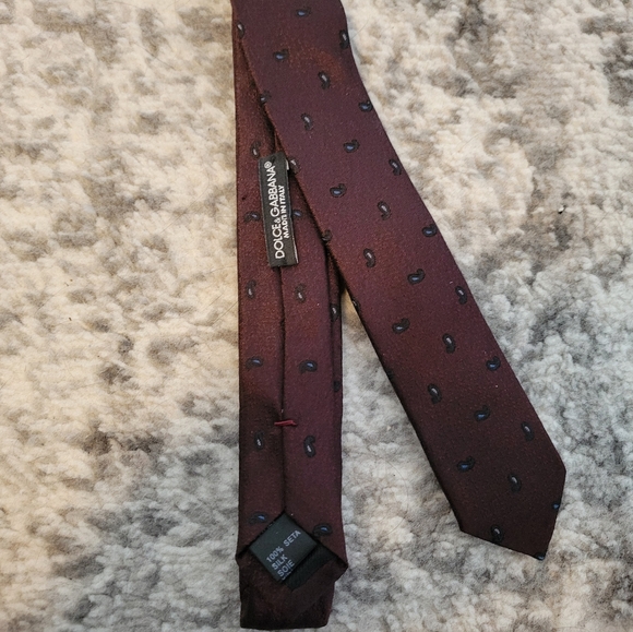 Dolce and Gabbana Skinny Tie - Picture 2 of 4